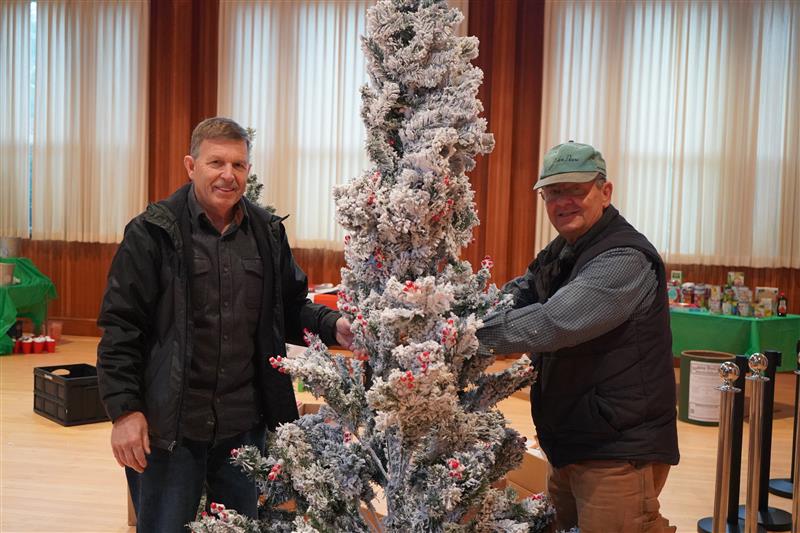 Holiday Helpers All Around